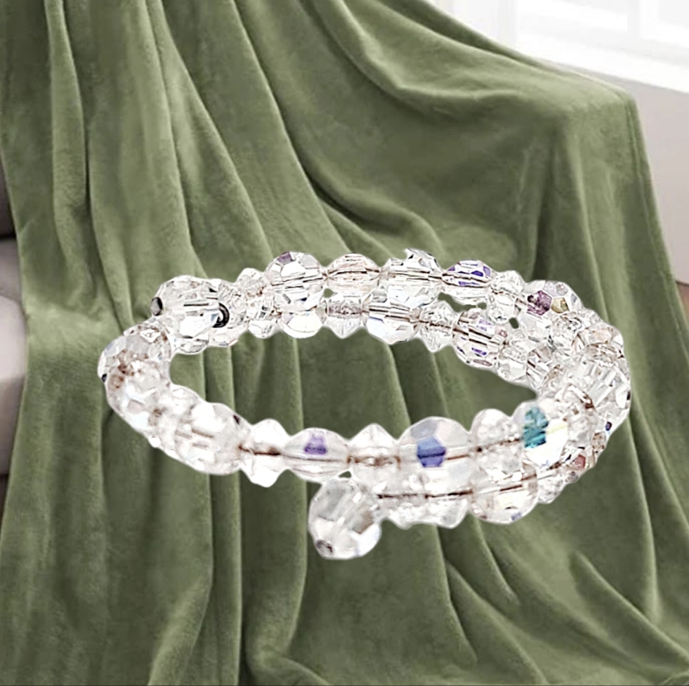 Multifaceted Clear Beads iñ Different Shapes Wrap Bracelet